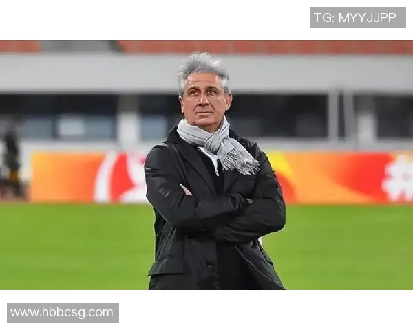 最帅足球教练的魅力与风采揭示了足球世界的另一种吸引力